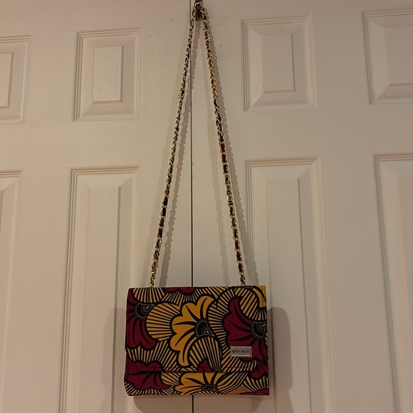 Vintage Ankara pattern floral print sling shoulder bag with chain straps - Picture 8 of 11